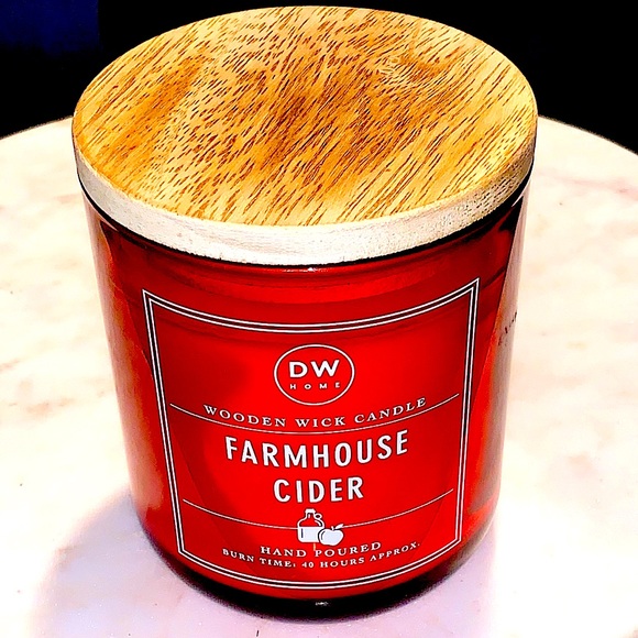 DW HOME CANDLE FARMHOUSE CIDAR RICHLY SCENTED NEW WOODEN WICK 11 oz - Picture 3 of 6